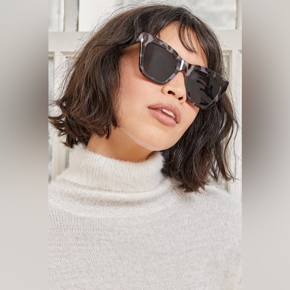 Lulus Sunny Day Cruising Grey Tortoise Sunglasses